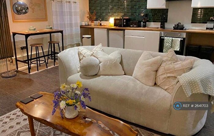 1 Bedroom Flat To Rent In Ty Gloch, Brecon, LD3