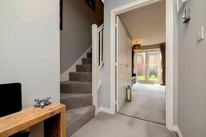 3 Bedroom End Of Terrace House For Sale In Priors Grove Close, Warwick, Warwickshire, CV34