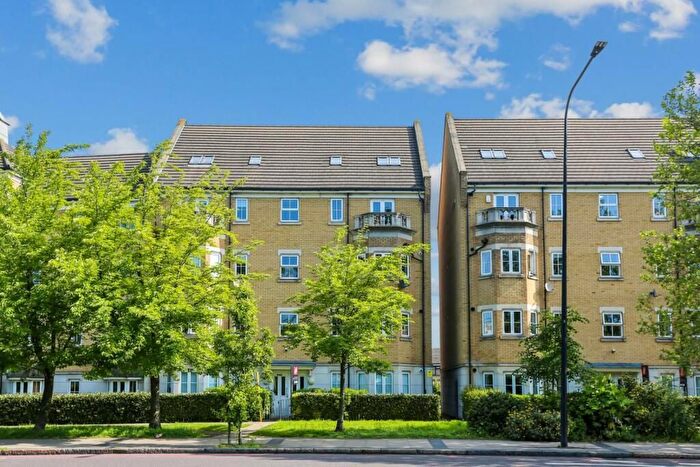 2 Bedroom Flat To Rent In Peckham Road, Peckham, Southwark, London, SE15