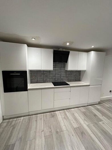 2 Bedroom Flat To Rent In Cromwell Road, Hounslow, TW3