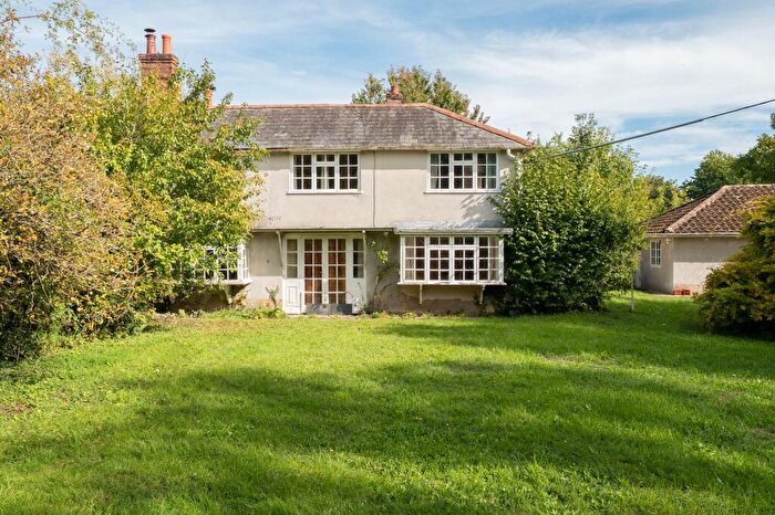4 Bedroom Semi Detached House For Sale In Penton Harroway, Andover, SP11