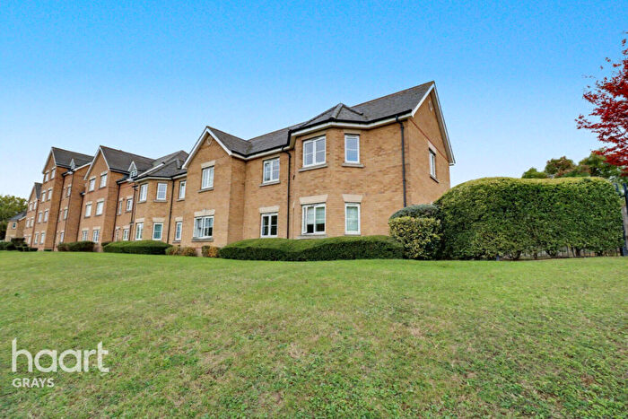 3 Bedroom Flat For Sale In Brandon Close, Grays, RM16