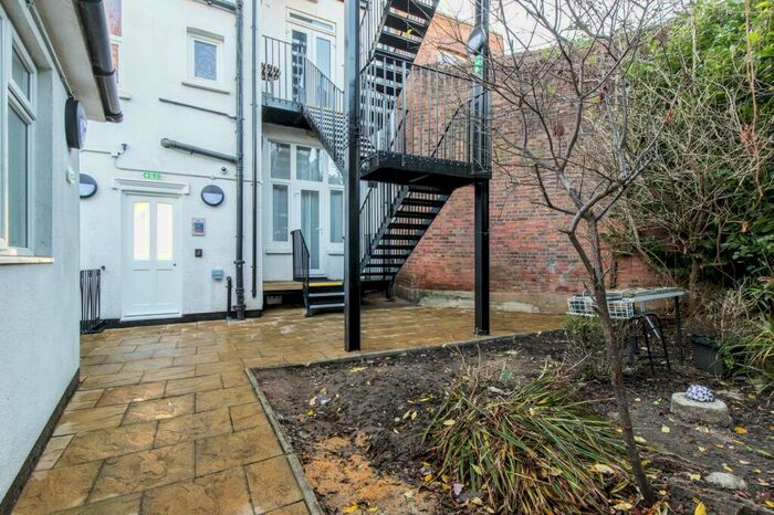 Flat To Rent In Broadhurst Gardens, NW6
