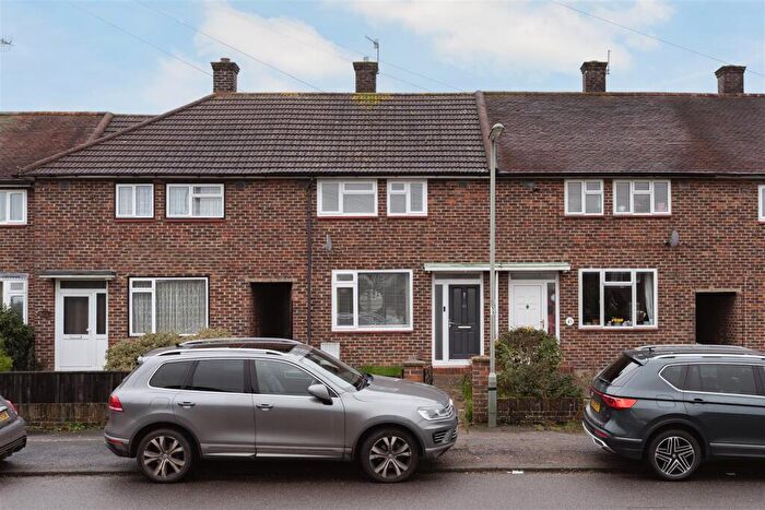 2 Bedroom House To Rent In Malmstone Avenue, Merstham, Redhill, RH1