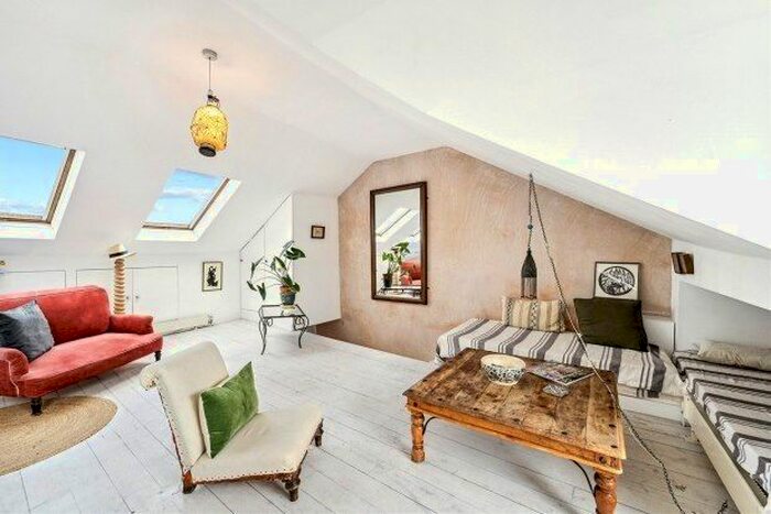 Studio To Rent In Colville Terrace, London, W11