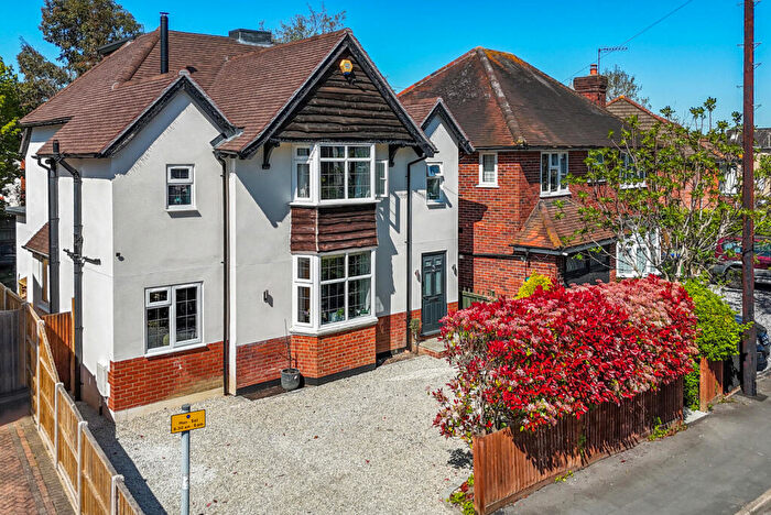 4 Bedroom Detached House For Sale In Kingsway, Woking, GU21