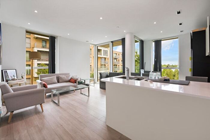 2 Bedroom Flat To Rent In Woodberry Down, Finsbury Park, London, N4