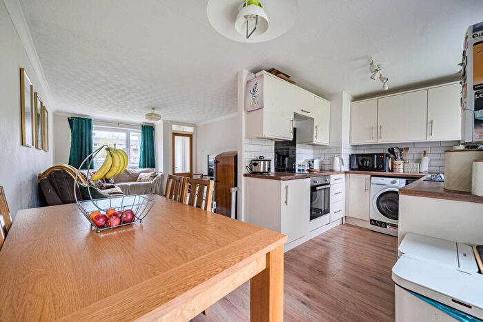 2 Bedroom Maisonette For Sale In Inglewood Court, Liebenrood Road, RG30