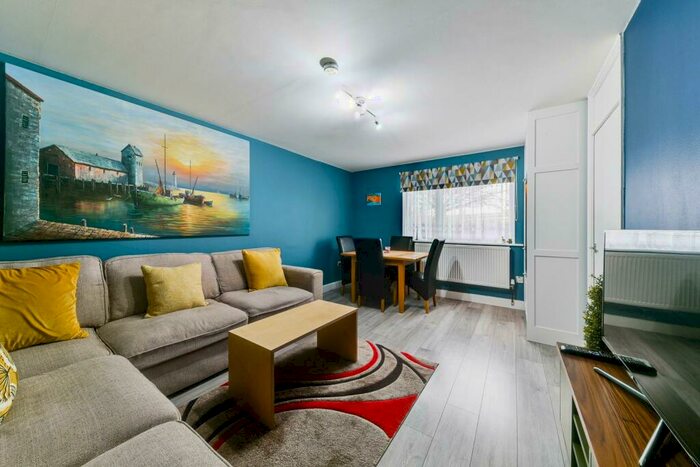 2 Bedroom Flat To Rent In Gurney Close, Barking, IG11