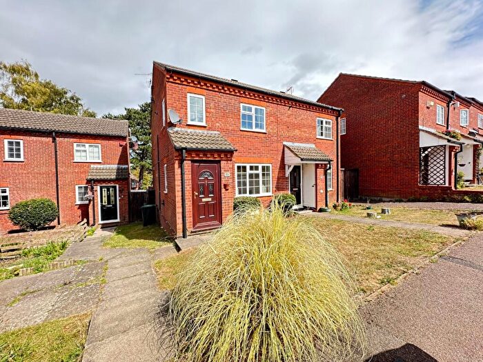3 Bedroom Semi-Detached House To Rent In Ormsby Close, Luton, Bedfordshire, LU1