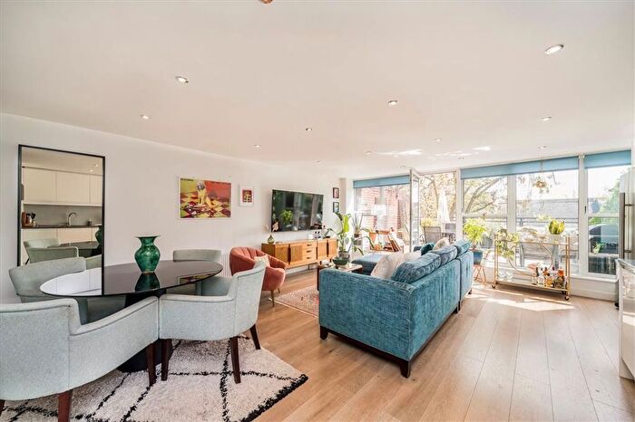 2 Bedroom Flat For Sale In Seaton Close, Kennington, SE11