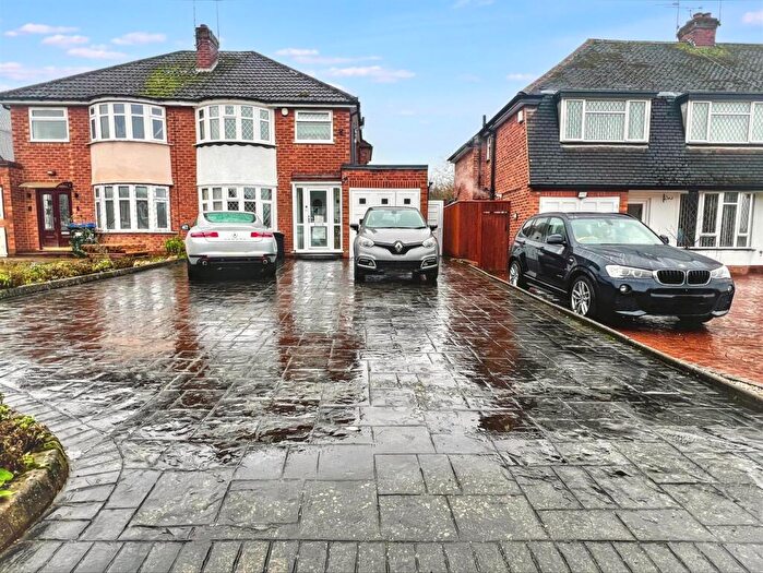 3 Bedroom Semi Detached House For Sale In Grove Vale Avenue, Great Barr, Birmingham, B43