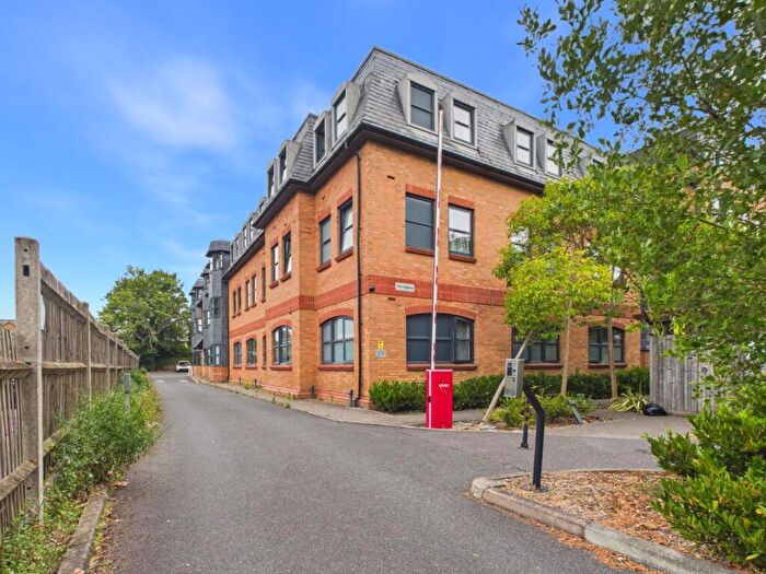 1 Bedroom Apartment For Sale In The Grove, Slough, Berkshire, SL1
