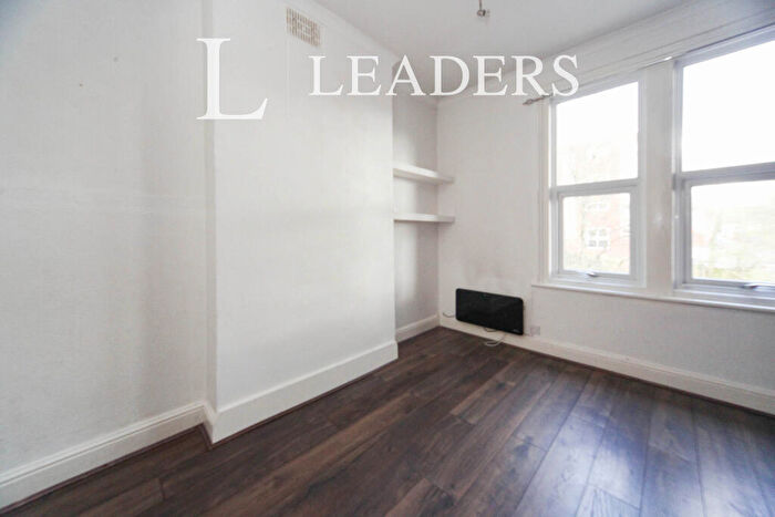 2 Bedroom Apartment To Rent In Bedroom Apartment - First Floor - Central Luton - Crescent Rise, LU2