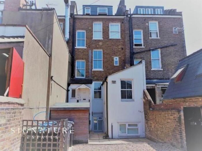 1 Bedroom Flat To Rent In St Albans Road, Watford, Hertfordshire, WD17