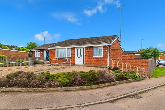 2 Bedroom Bungalow For Sale In Elstree Road, Hemel Hempstead, HP2