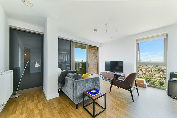 2 Bedroom Apartment To Rent In Seven Sisters London, N15