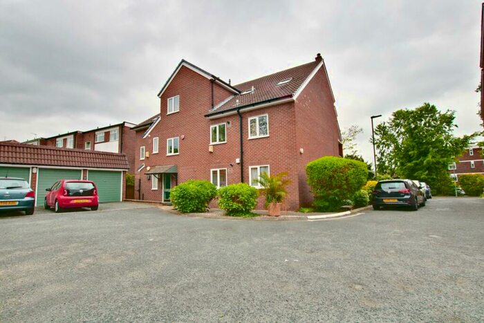 2 Bedroom Apartment To Rent In Hildenlea Place, Bromley, BR2