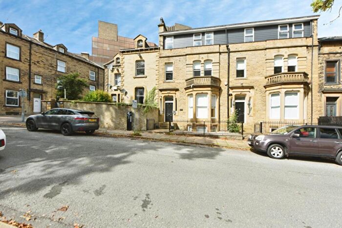 2 Bedroom Flat For Sale In Prescott Street, Halifax, West Yorkshire, HX1