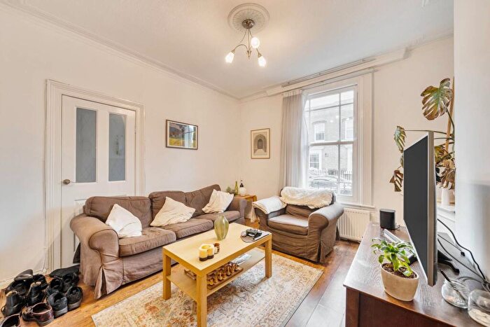 3 Bedroom House For Sale In Portelet Road, Stepney, London, E1