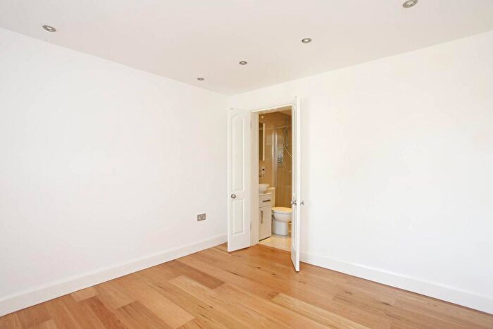 2 Bedroom Flat To Rent In Vivian Avenue, Hendon, London, NW4