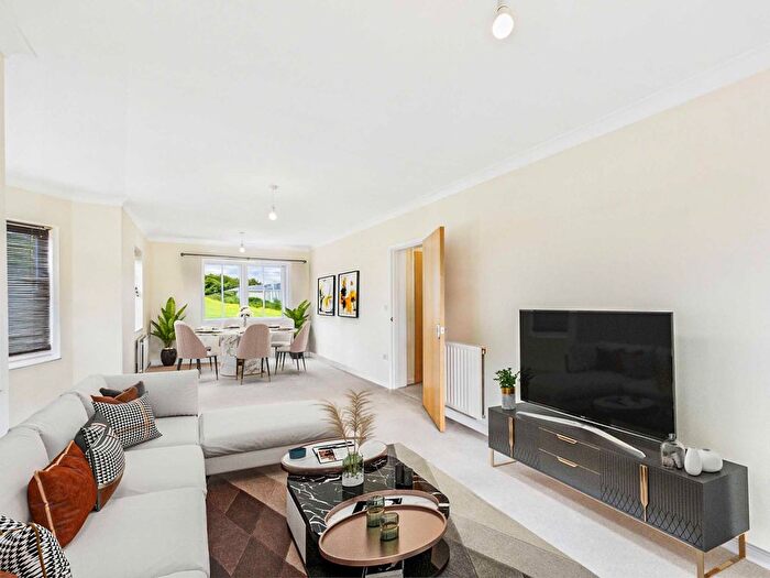 2 Bedroom Flat For Sale In Horton Crescent, Epsom, KT19