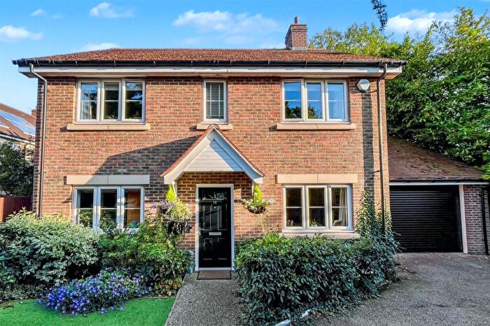 4 Bedroom Detached House For Sale In Hunters Place, Hindhead, Surrey, GU26
