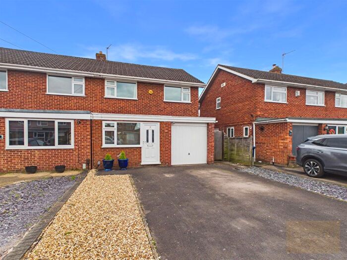3 Bedroom Semi Detached House For Sale In Warren Close, Gloucester, GL3