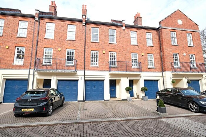 3 Bedroom Town House For Sale In Drakes Court, Marchwood, Southampton, SO40