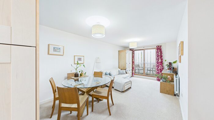 2 Bedroom Flat For Sale In Wingate Square, London, SW4