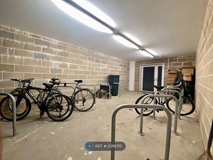 2 Bedroom Flat To Rent In Bole Court, Enfield, EN2