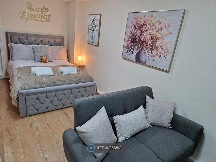 1 Bedroom Flat To Rent In Travellers Way, Hounslow, TW4