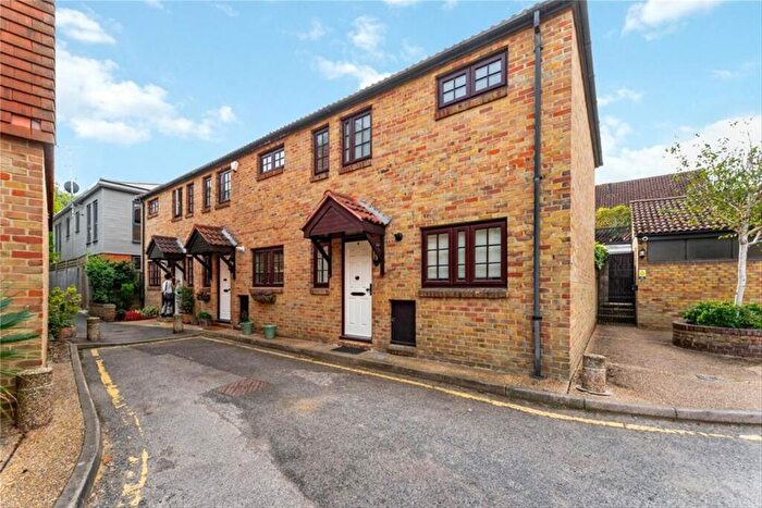 3 Bedroom Property To Rent In The Farthings, Kingston Upon Thames, KT2