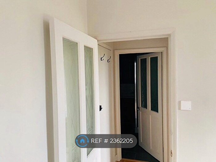 1 Bedroom Flat To Rent In Woodhurst Road, Acton, W3