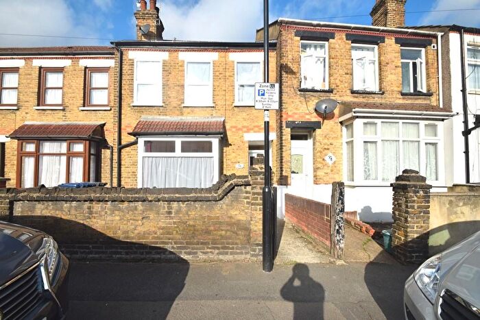 3 Bedroom Terraced House To Rent In Endsleigh Road, Southall, UB2
