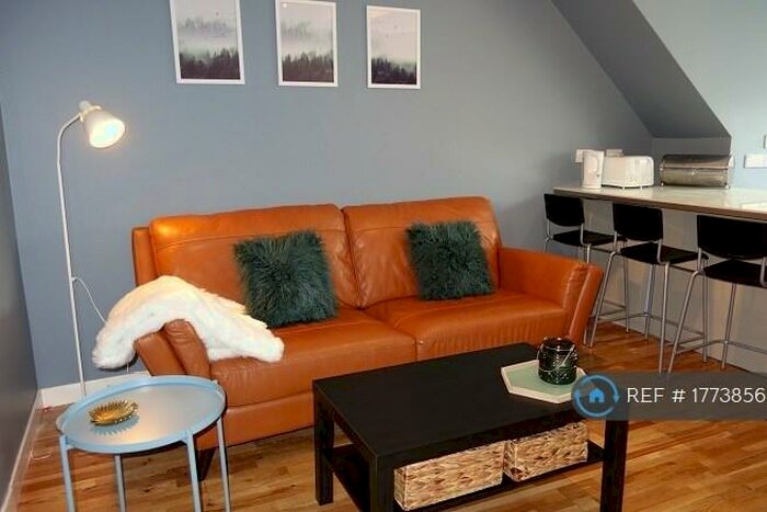 4 Bedroom Flat To Rent In Shiprow, Aberdeen, AB11