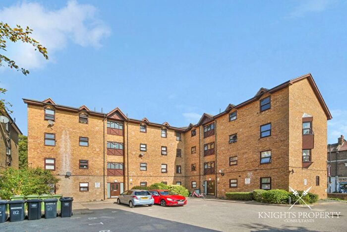 2 Bedroom Flat For Sale In Stephens Court, Endwell Road, London, SE4