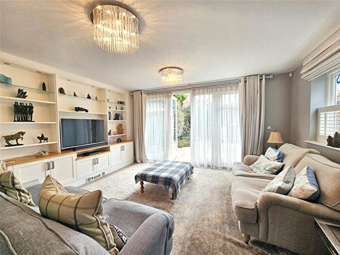 3 Bedroom End Of Terrace House For Sale In Gilbert Hannam Close, Midhurst, West Sussex, GU29