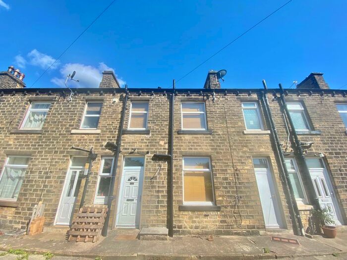 3 Bedroom House To Rent In Dean Street, Huddersfield, HD3