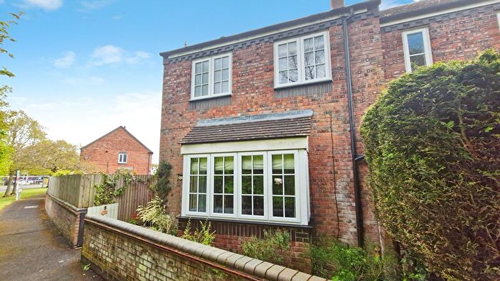 3 Bedroom End Of Terrace House For Sale In Goldney Court, Telford, TF4