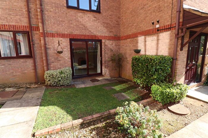 2 Bedroom Flat To Rent In Victoria Court, North Street, NN10