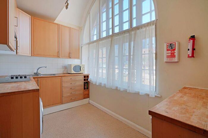 Studio To Rent In Flat Mayfair Court, West Bar, Sheffield, G5