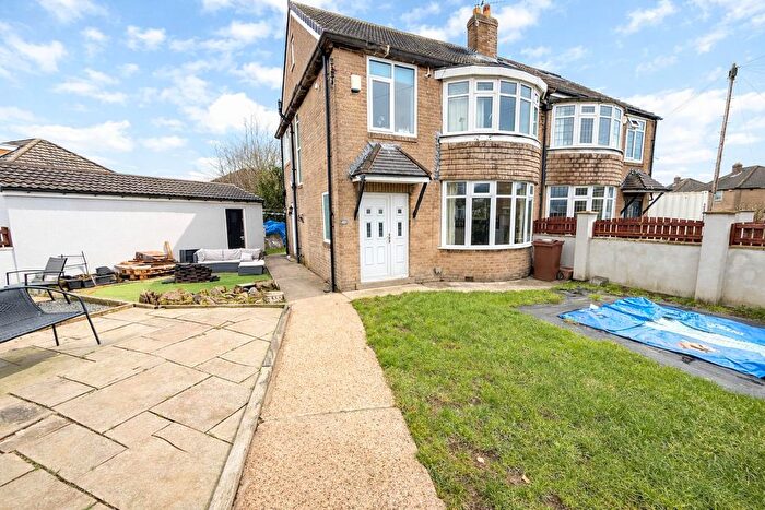 4 Bedroom Semi-Detached House For Sale In Lulworth Drive, Leeds, LS15
