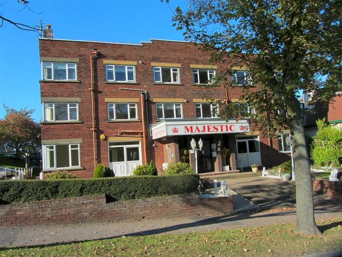 3 Bedroom Flat To Rent In Avocet Shopping Centre, Curlew Drive, Crossgates, Scarborough, YO12