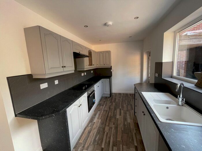 2 Bedroom Bungalow To Rent In Heanor Road, Loscoe, Heanor, DE75