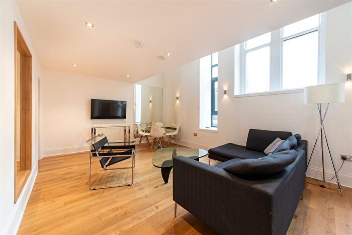3 Bedroom Apartment To Rent In £pppw - Chaucer Building, Grainger Street, NE1