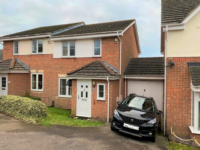 3 Bedroom Semi-Detached House To Rent In The Parks, Portslade, Brighton BN41