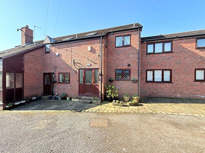 2 Bedroom Terraced House For Sale In Smallshaw Fold, Ashton-Under-Lyne, OL6