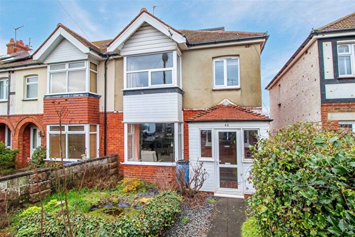 4 Bedroom End Terrace House For Sale In Meadow Road, Worthing, BN11