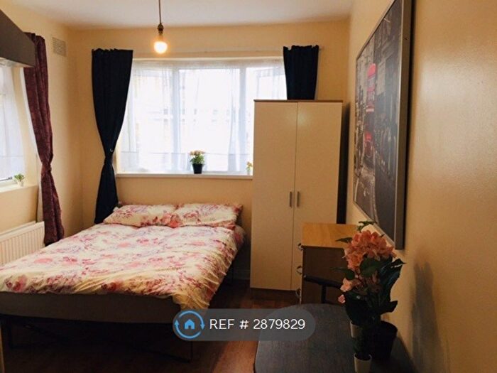 Studio To Rent In Hornsey Park Road, London, N8